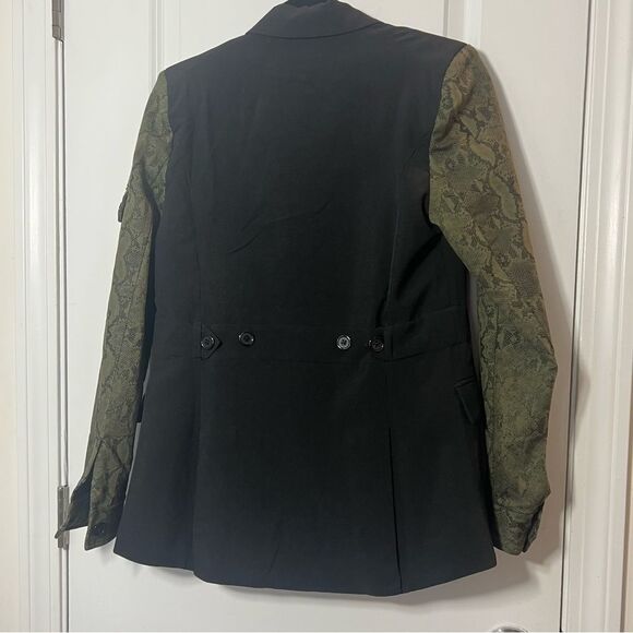 Fate Blazer Black with Green Snake Skin Sleeves and Black zip in hoodie size S - Picture 2 of 15